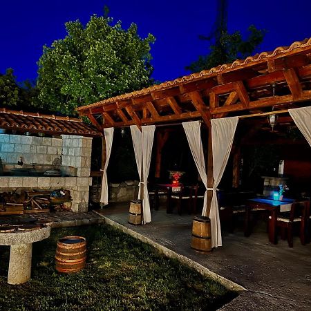 Vikendica,Bungalovi Lipska Pecina Τσέτινιε Εξωτερικό φωτογραφία