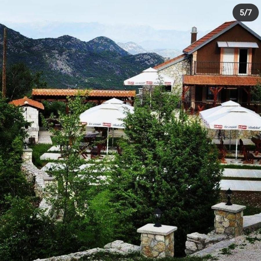 Vikendica,Bungalovi Lipska Pecina Τσέτινιε Εξωτερικό φωτογραφία