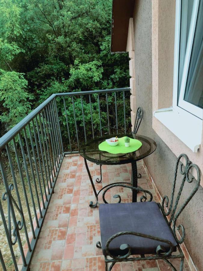 Vikendica,Bungalovi Lipska Pecina Τσέτινιε Εξωτερικό φωτογραφία