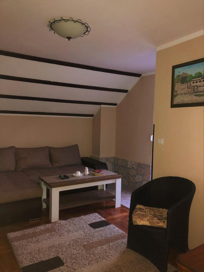 Vikendica,Bungalovi Lipska Pecina Τσέτινιε Εξωτερικό φωτογραφία