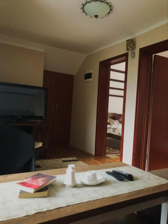 Vikendica,Bungalovi Lipska Pecina Τσέτινιε Εξωτερικό φωτογραφία