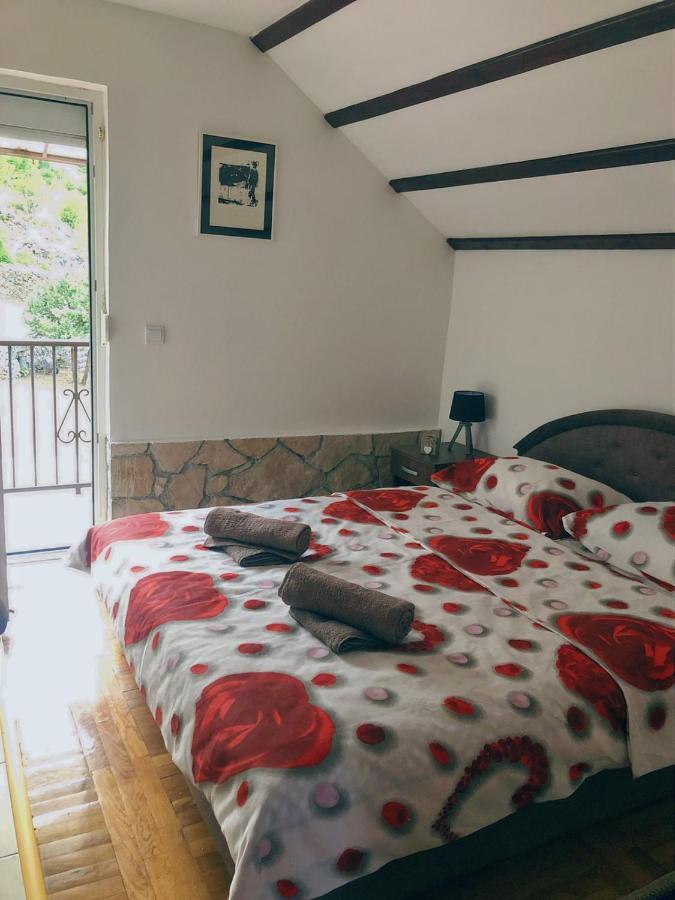 Vikendica,Bungalovi Lipska Pecina Τσέτινιε Εξωτερικό φωτογραφία
