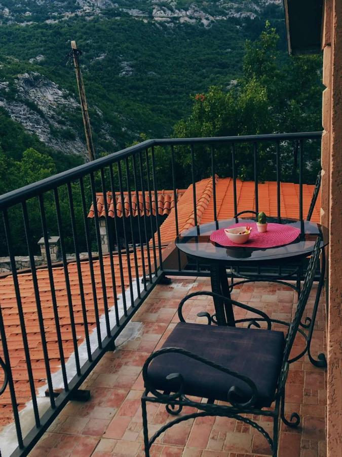 Vikendica,Bungalovi Lipska Pecina Τσέτινιε Εξωτερικό φωτογραφία