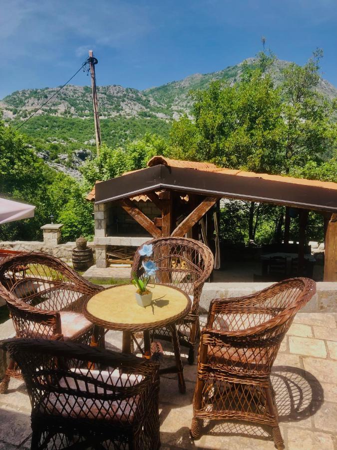 Vikendica,Bungalovi Lipska Pecina Τσέτινιε Εξωτερικό φωτογραφία