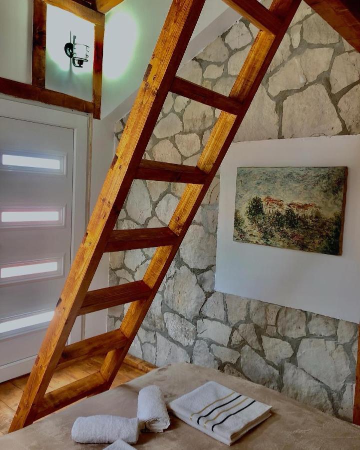 Vikendica,Bungalovi Lipska Pecina Τσέτινιε Εξωτερικό φωτογραφία