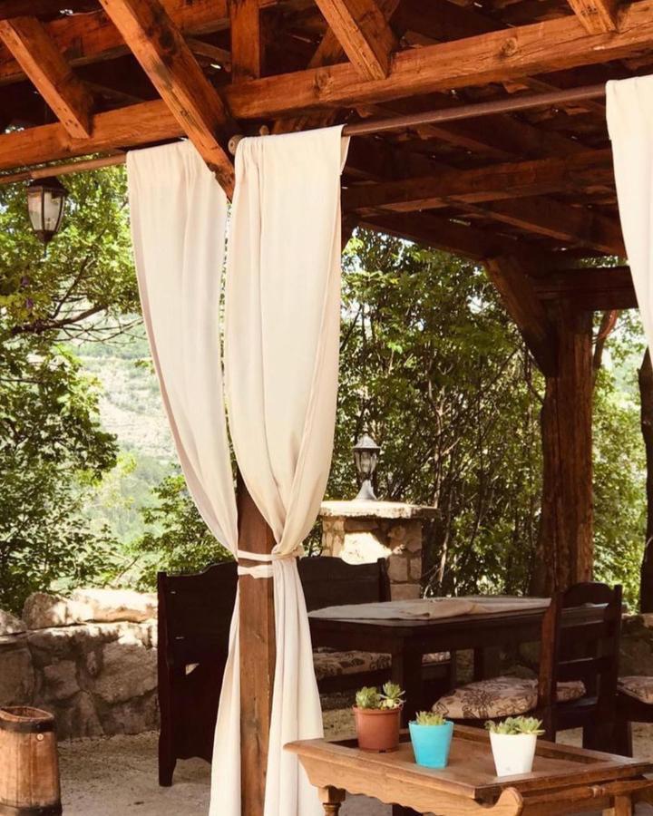 Vikendica,Bungalovi Lipska Pecina Τσέτινιε Εξωτερικό φωτογραφία