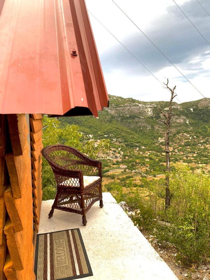 Vikendica,Bungalovi Lipska Pecina Τσέτινιε Εξωτερικό φωτογραφία