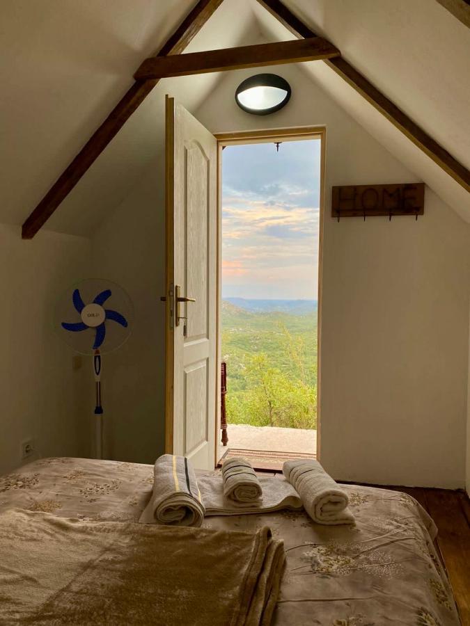 Vikendica,Bungalovi Lipska Pecina Τσέτινιε Εξωτερικό φωτογραφία