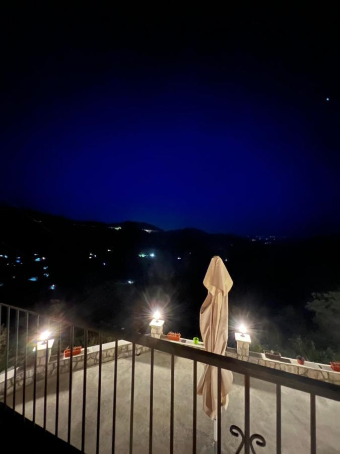 Vikendica,Bungalovi Lipska Pecina Τσέτινιε Εξωτερικό φωτογραφία