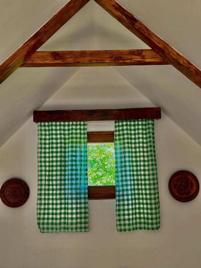 Vikendica,Bungalovi Lipska Pecina Τσέτινιε Εξωτερικό φωτογραφία