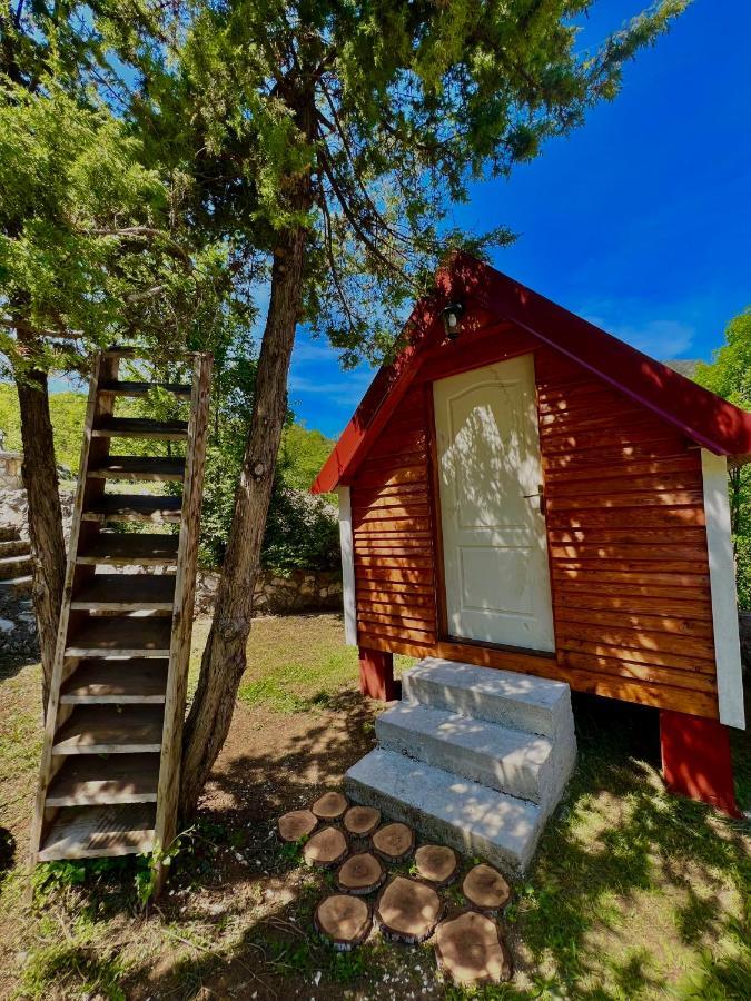 Vikendica,Bungalovi Lipska Pecina Τσέτινιε Εξωτερικό φωτογραφία