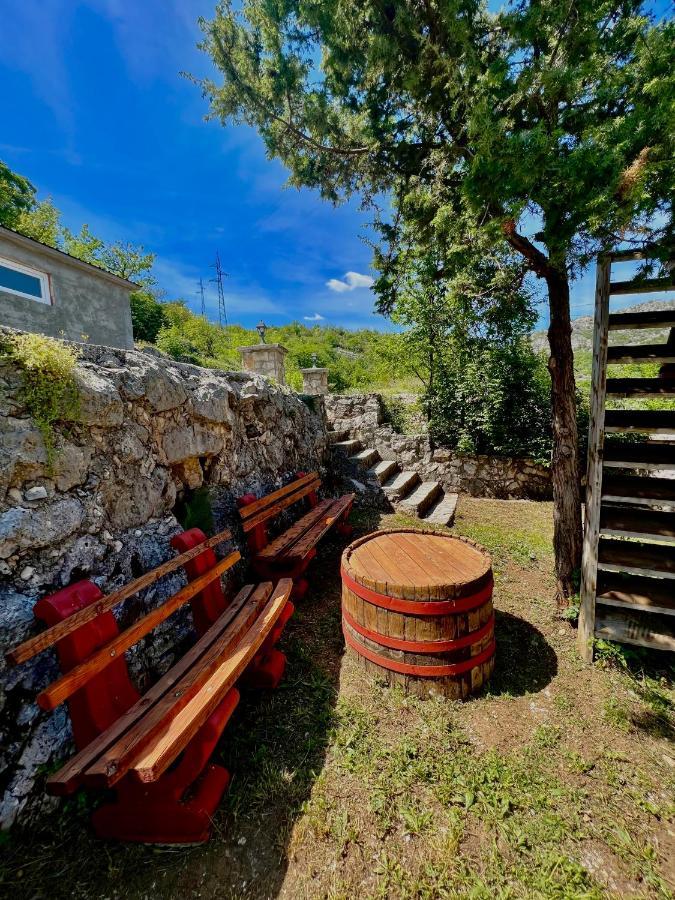 Vikendica,Bungalovi Lipska Pecina Τσέτινιε Εξωτερικό φωτογραφία