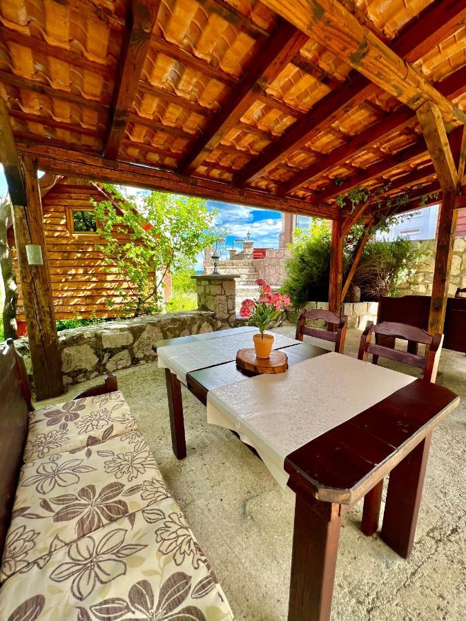 Vikendica,Bungalovi Lipska Pecina Τσέτινιε Εξωτερικό φωτογραφία