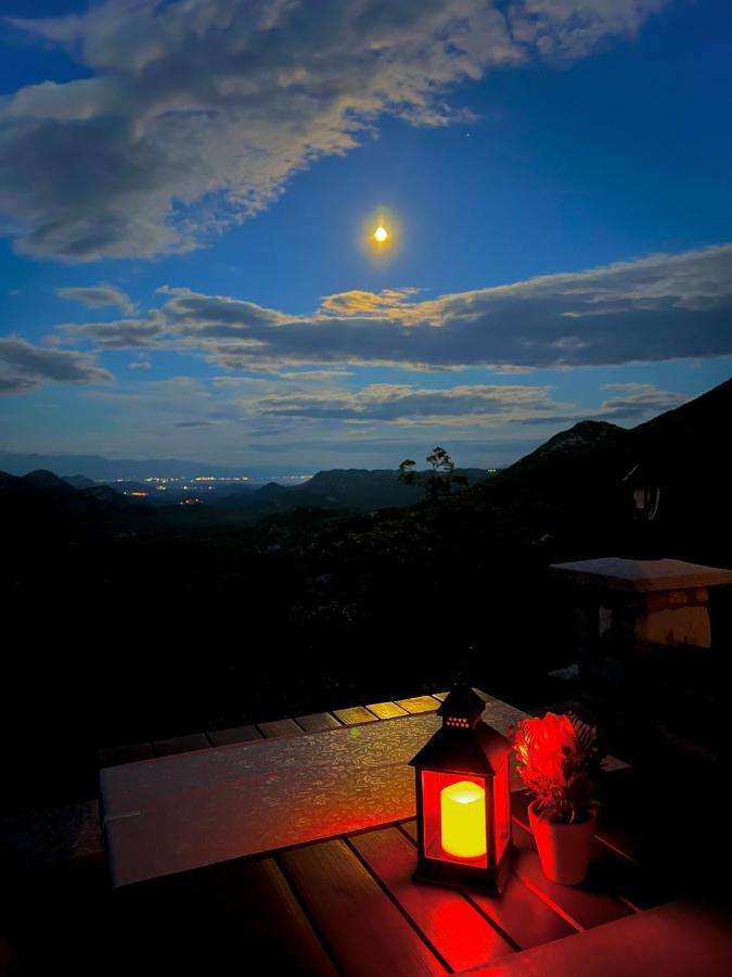 Vikendica,Bungalovi Lipska Pecina Τσέτινιε Εξωτερικό φωτογραφία