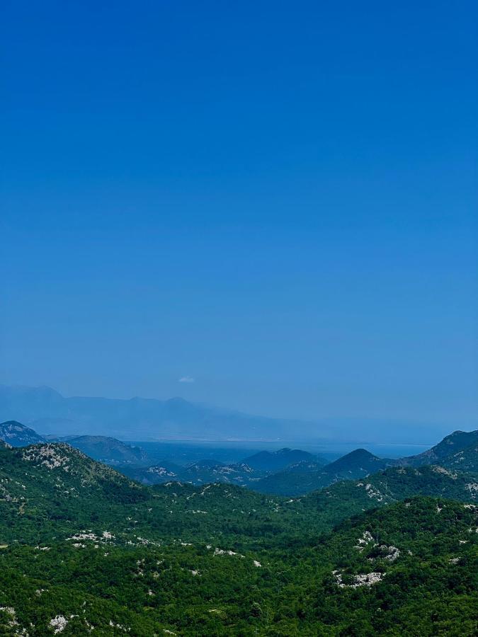 Vikendica,Bungalovi Lipska Pecina Τσέτινιε Εξωτερικό φωτογραφία