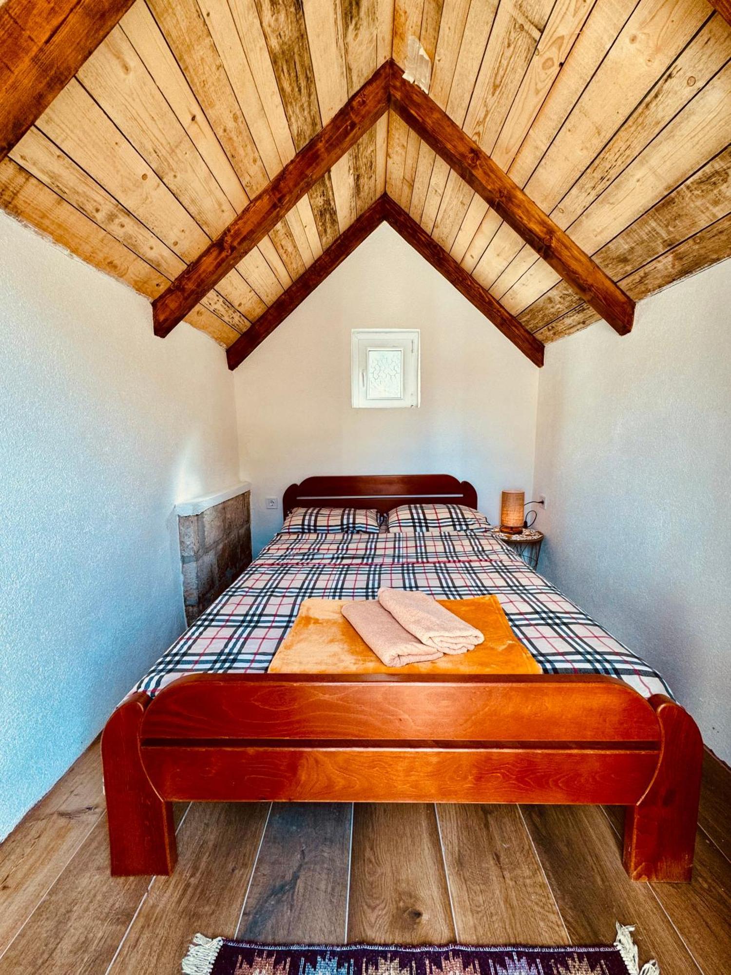 Vikendica,Bungalovi Lipska Pecina Τσέτινιε Εξωτερικό φωτογραφία